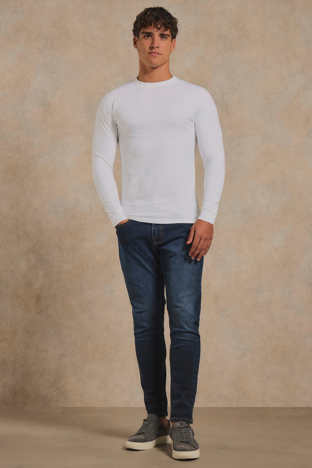 Muscle Fit Signature Long Sleeve T-Shirt in White