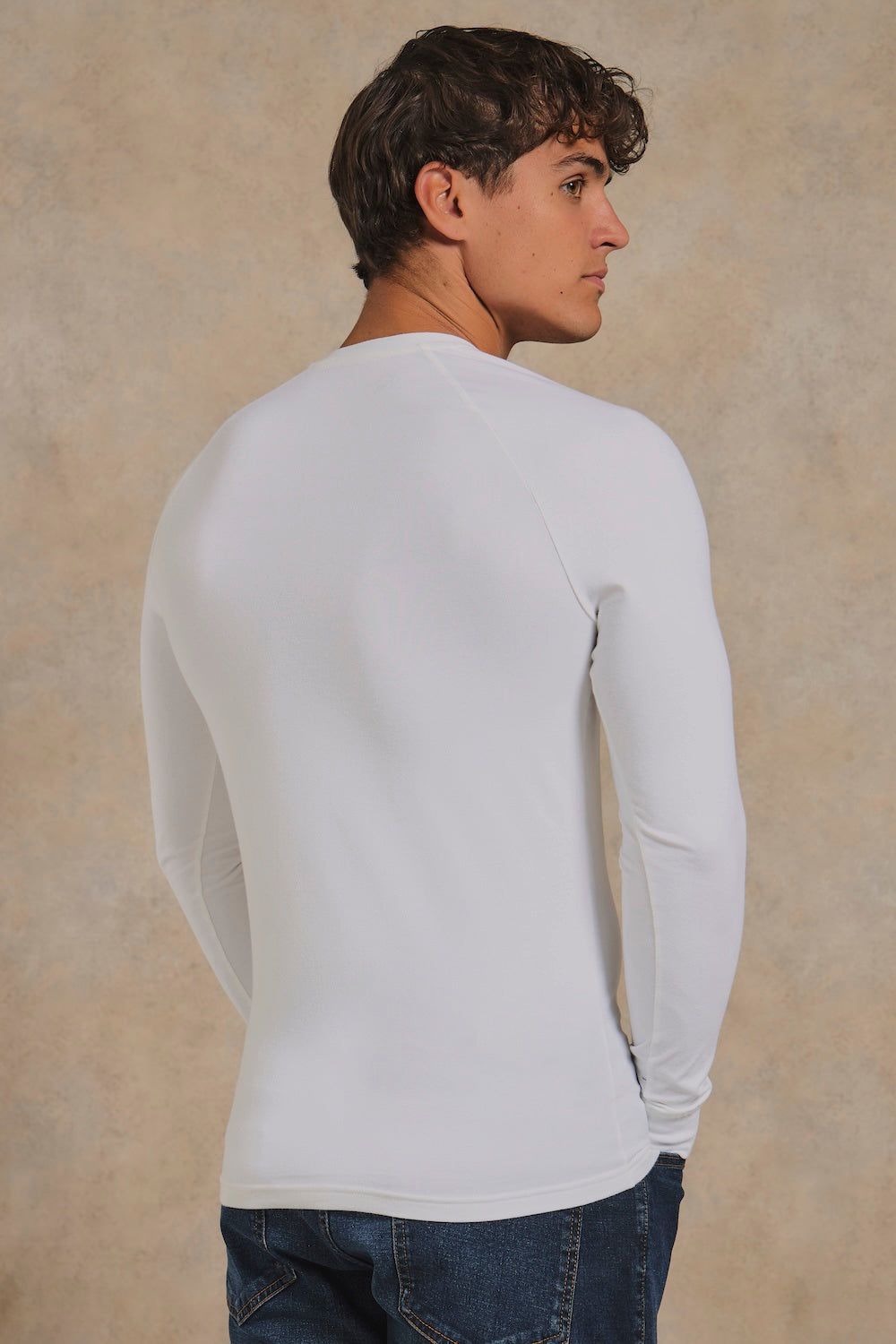 Muscle Fit Signature Long Sleeve T-Shirt in White