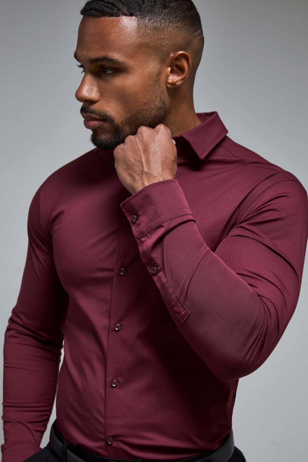 Muscle Fit Dress Shirt in Burgundy