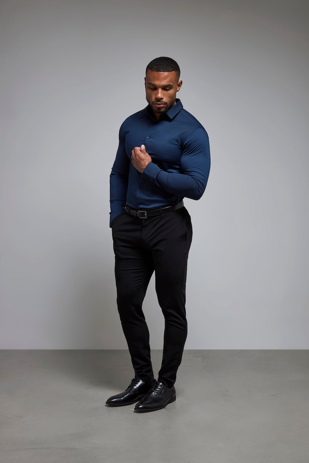 Muscle Fit Dress Shirt in Navy Blue