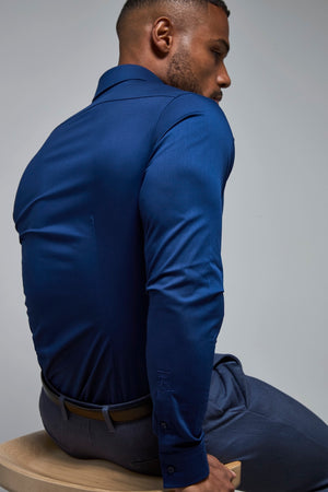 Muscle Fit Dress Shirt in Navy