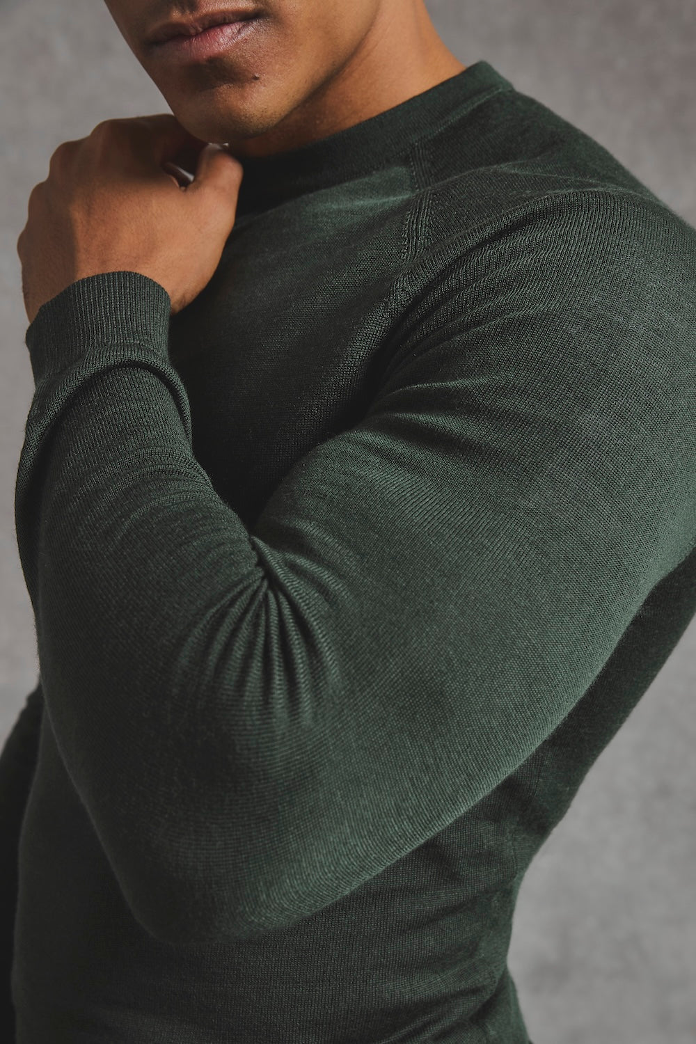 Extra Fine Merino Wool Crew Neck Jumper in Dark Evergreen
