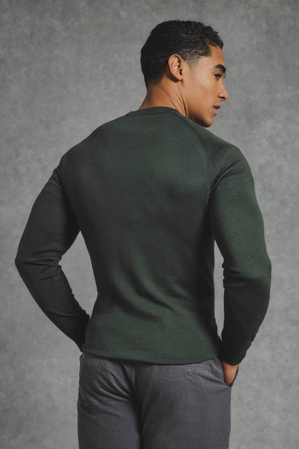Extra Fine Merino Wool Crew Neck Jumper in Dark Evergreen