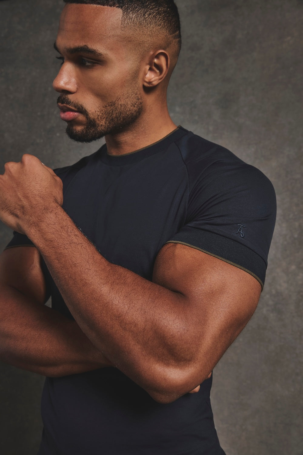 Fine Tipped T-Shirt in Navy and Khaki