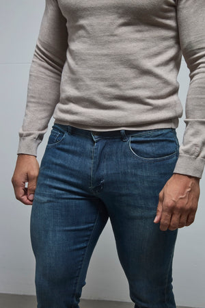 Muscle Fit Jeans in Mid Blue