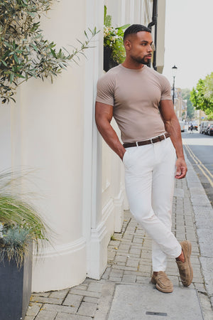Muscle Fit Cotton Stretch Chino Trouser in Chalk