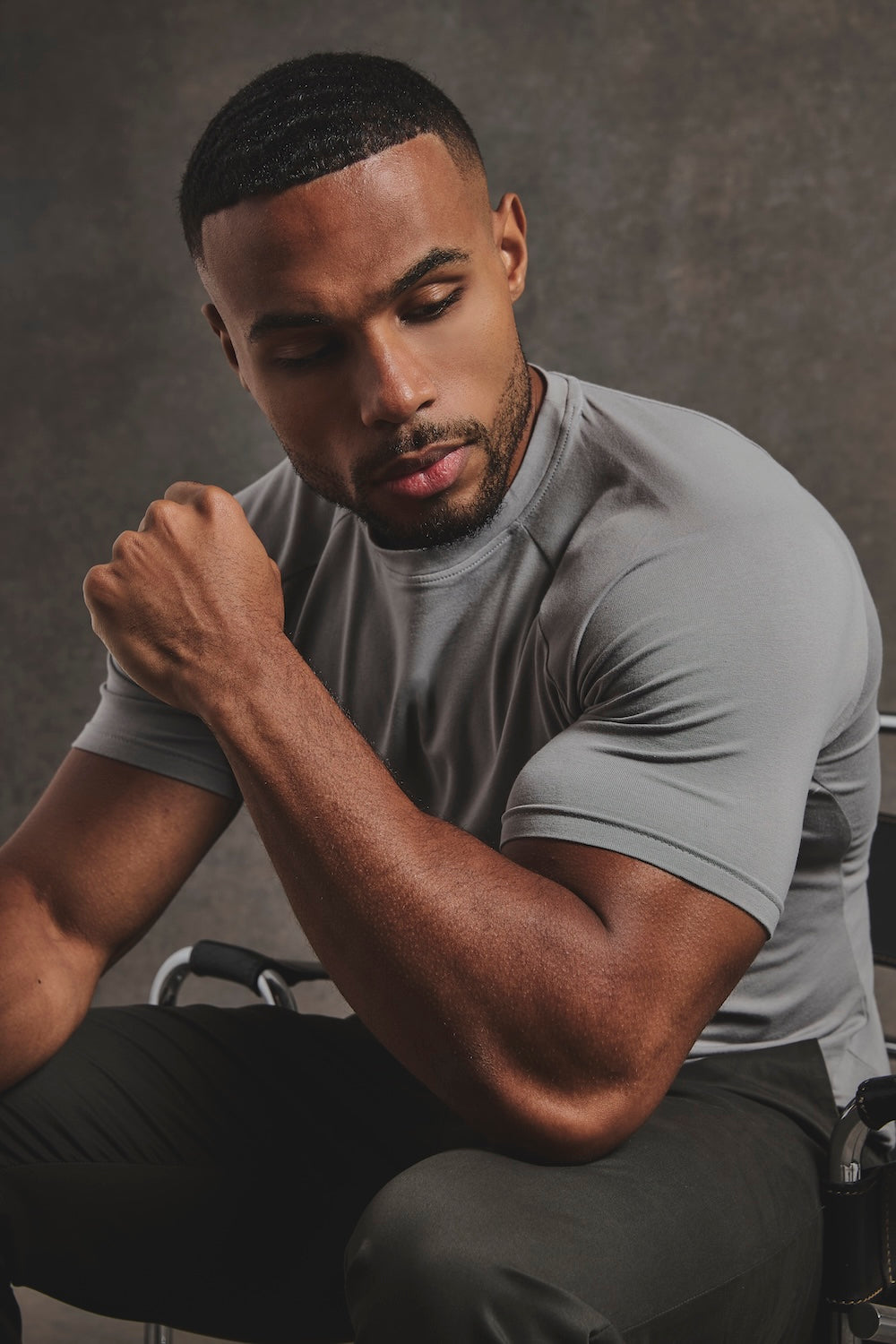 Muscle Fit Crew Neck T-Shirt in Grey