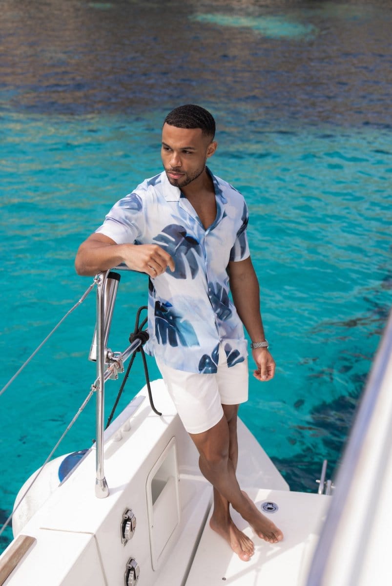 Printed Shirt in Blue Blurred Palm Leaves - TAILORED ATHLETE - ROW