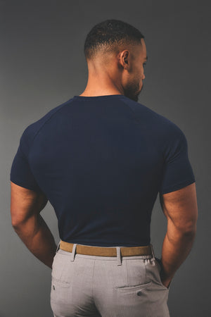 Muscle Fit V-Neck in Navy