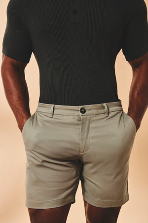 Muscle Fit Stretch Chino Shorts in Soft Khaki