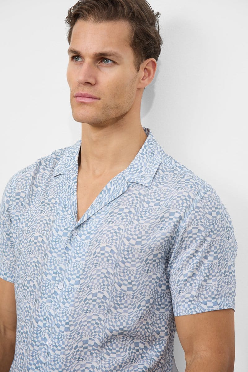 Printed Shirt in Blue Optical Geo - TAILORED ATHLETE - ROW