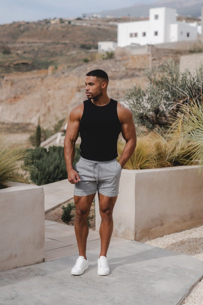 Model is 5'11 and wears a size 34W for a looser fit (31" waist, 31" inside leg)