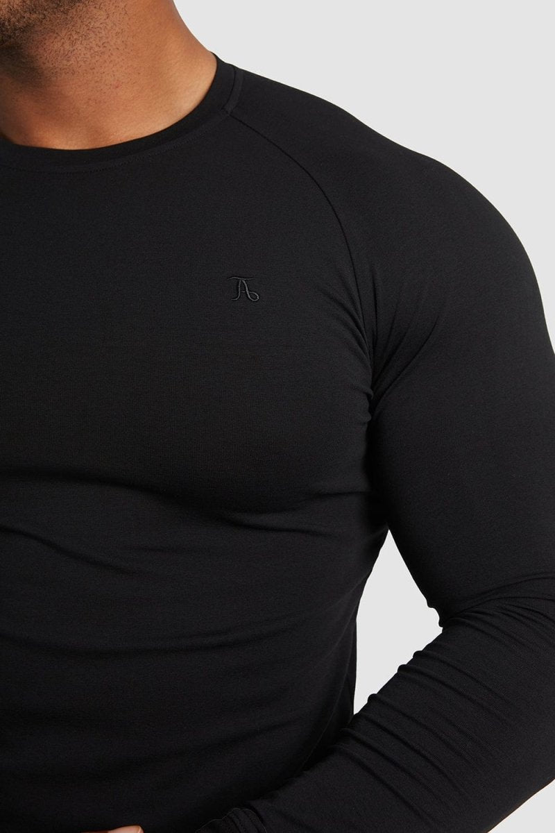 Muscle Fit T-Shirt in Black - TAILORED ATHLETE - ROW