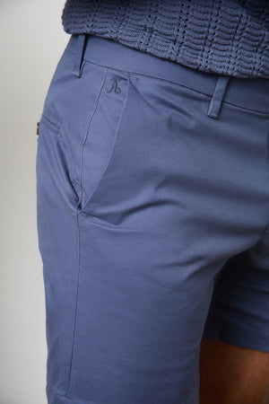Model wears a size 34W for a looser fit (31" waist, 31" inside leg)