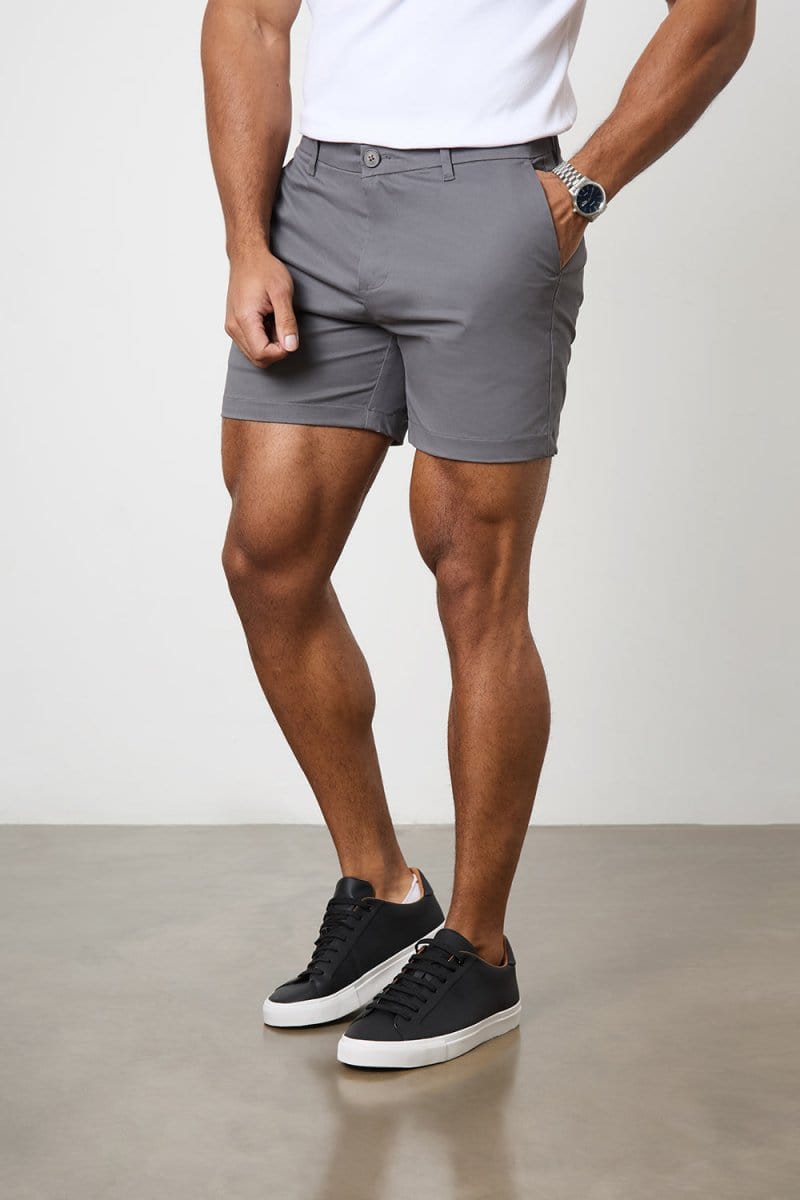 Model is 5'11 and wears a size 34W for a looser fit (31" waist, 31" inside leg)