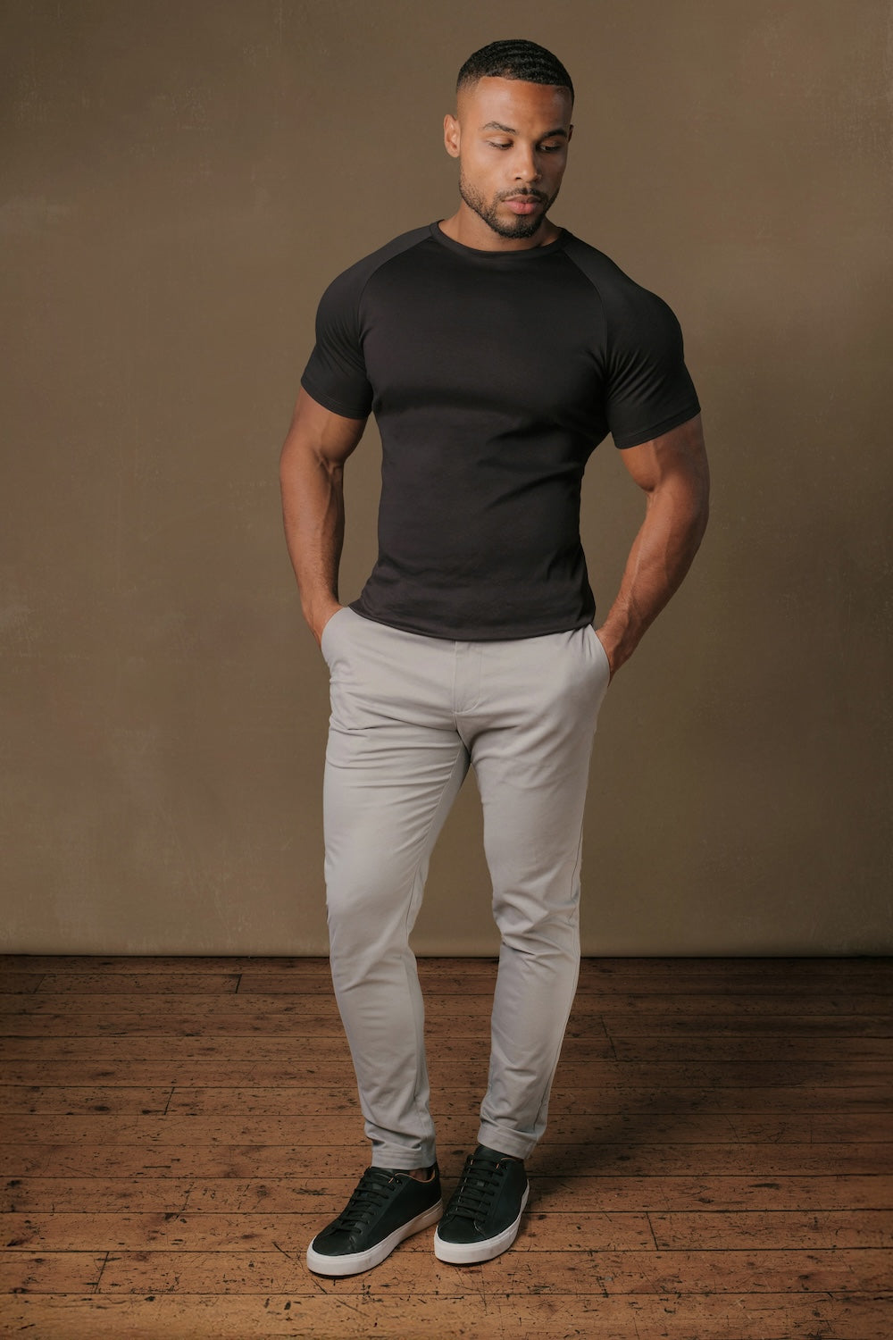 Muscle Fit Cotton Stretch Chino Trouser in Pale Grey
