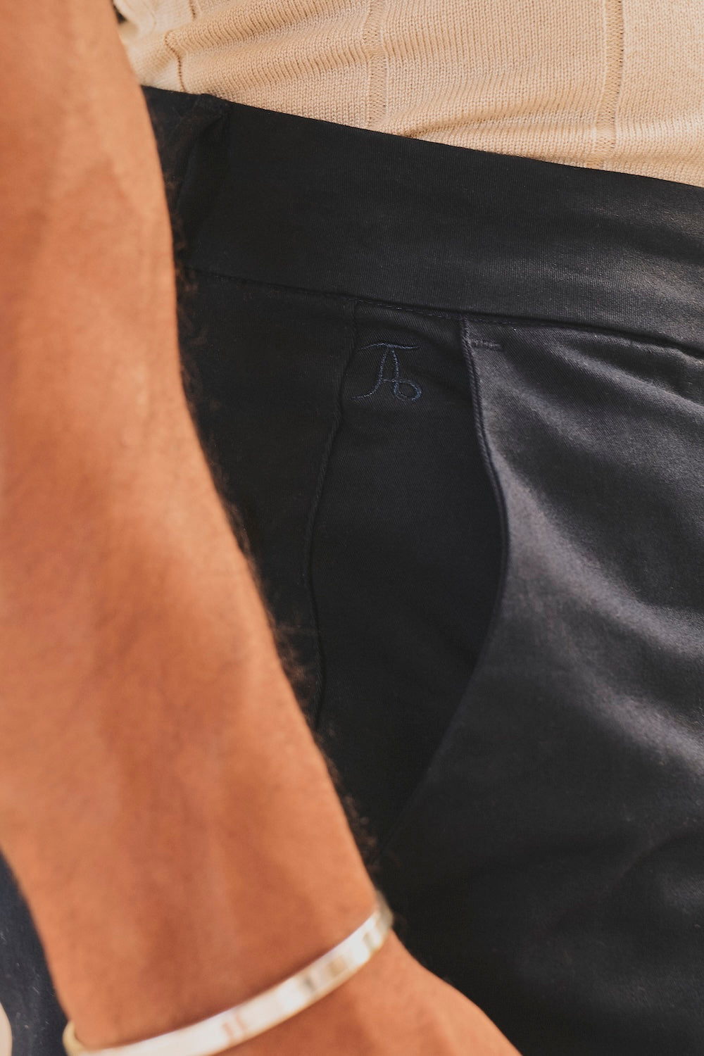 Muscle Fit Stretch Chino Shorts in Navy