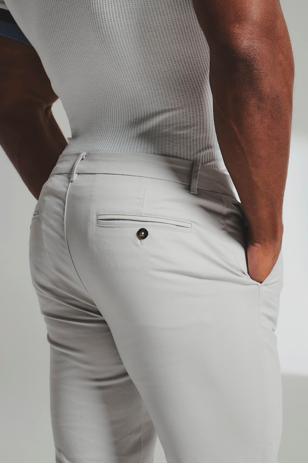 Muscle Fit Cotton Stretch Chino Trouser in Dove Grey
