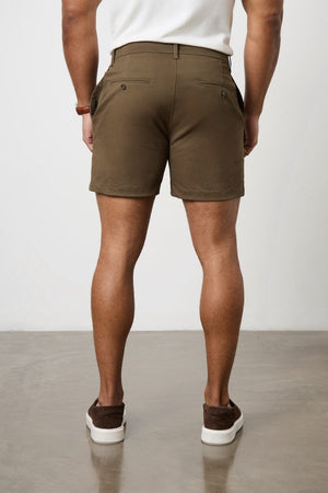 Model is 5'11 and wears a size 34W for a looser fit (31" waist, 31" inside leg)
