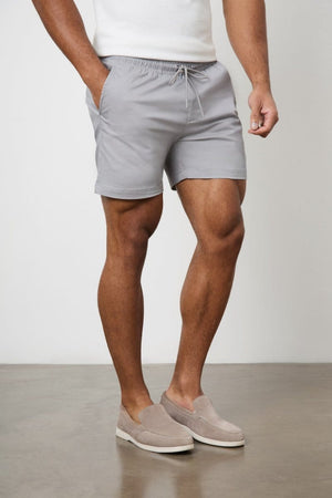 Model is 5'11 and wears a size 34W for a looser fit (31" waist, 31" inside leg)