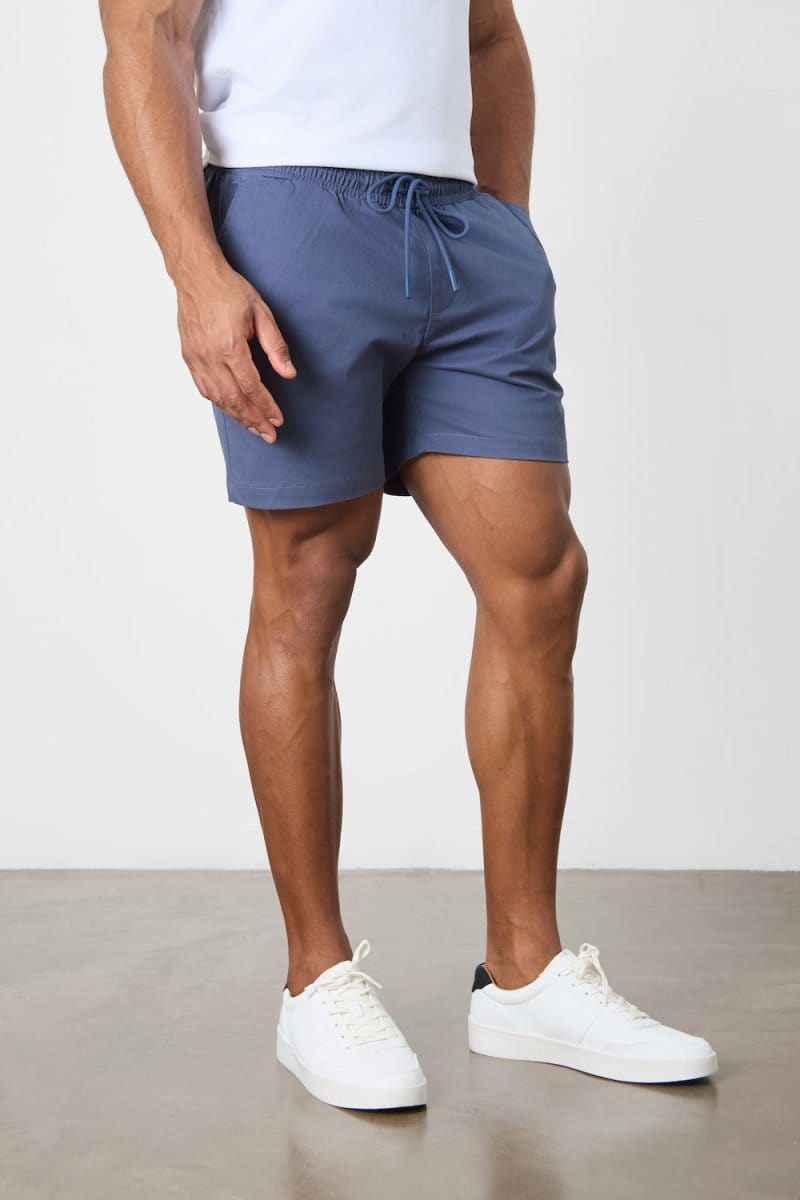 Model is 5'11 and wears a size 34W for a looser fit (30.5" waist, 31" inside leg)