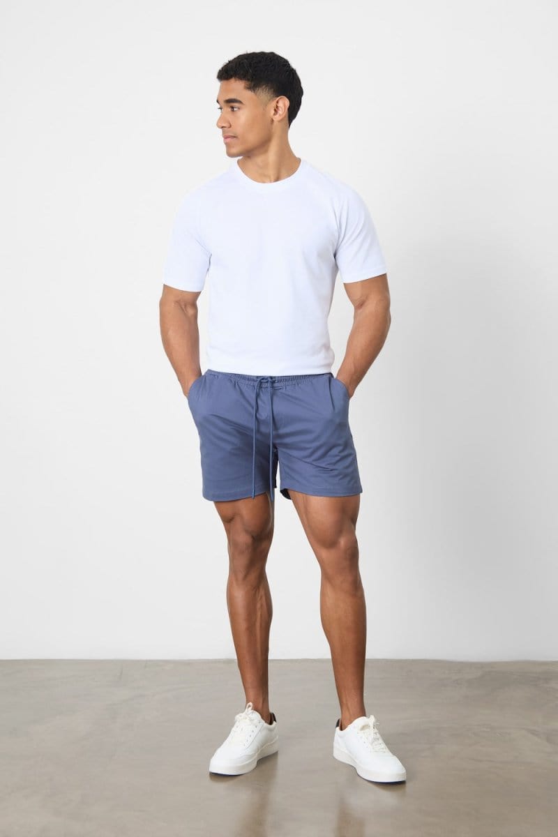 Model is 5'11 and wears a size 34W for a looser fit (30.5" waist, 31" inside leg)