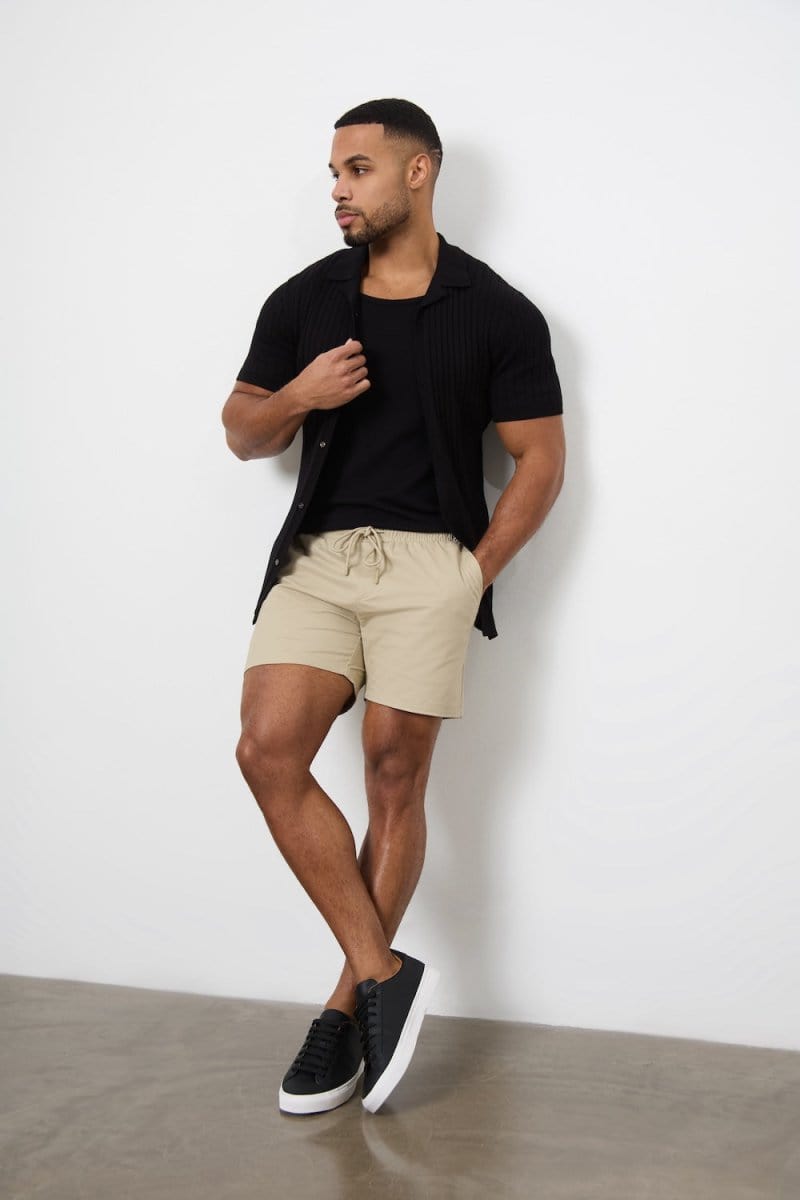 Model is 5'11 and wears a size 34W for a looser fit (31" waist, 31" inside leg)