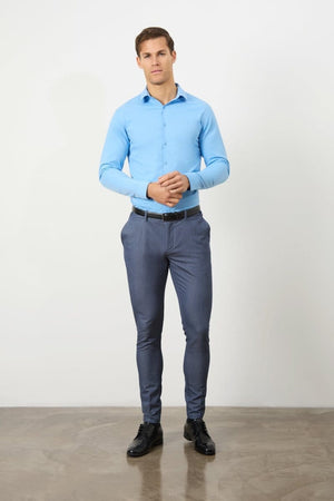 Model is 6ft 5 and wears size L (40" chest, 34" waist)
