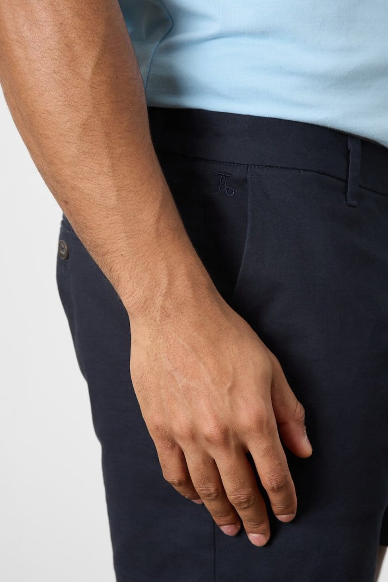 Model wears a size 34W for a looser fit (30.5" waist, 31" inside leg)