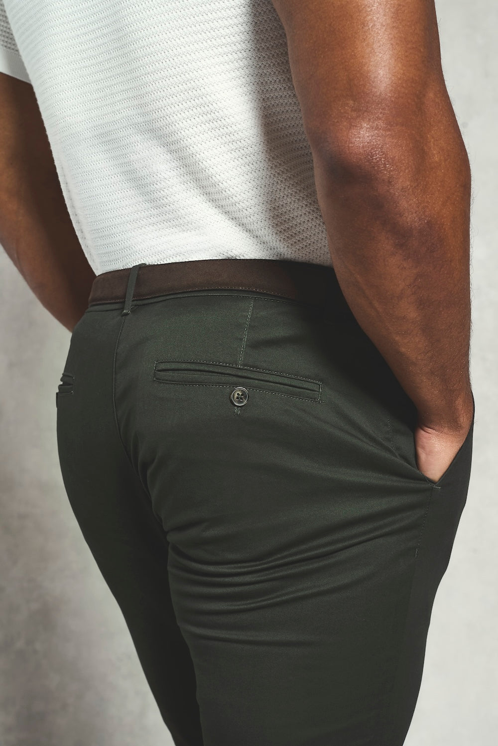 Muscle Fit Cotton Stretch Chino Trouser in Dark Khaki