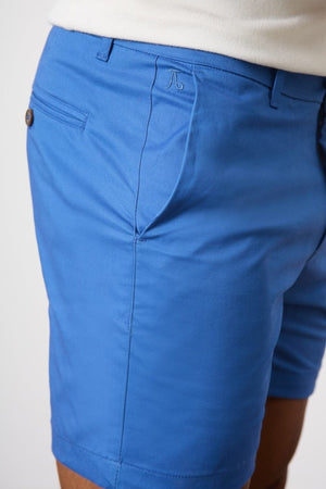 Model is 5'11 and wears a size 34W for a looser fit (31" waist, 31" inside leg)