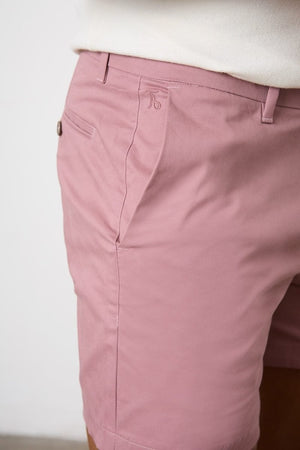 Model is 5'11 and wears a size 34W for a looser fit (31" waist, 31" inside leg)